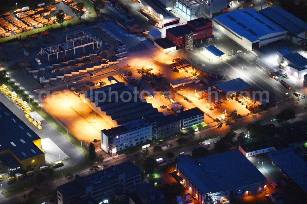 Aerial photograph at night Berlin - Night lighting construction site on building and production halls on the premises of Berliner Stadtreinigungsbetriebe on Gradestrasse in the district Britz in Berlin, Germany