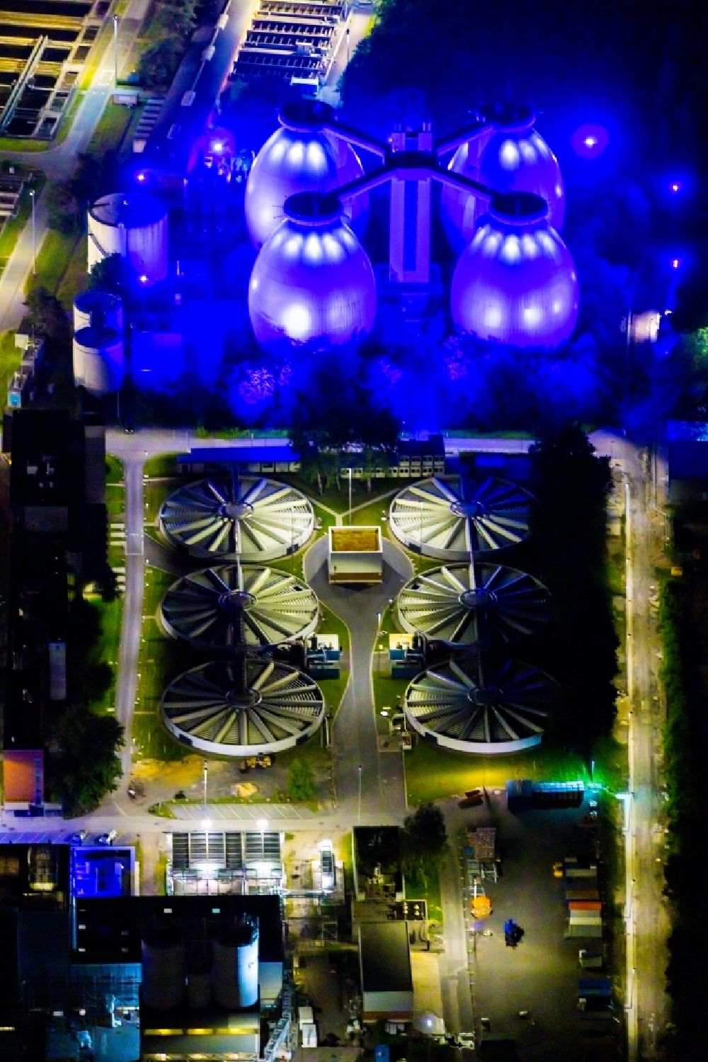 Bottrop at night from above - Night lighting sewage works Basin and purification steps for waste water treatment in Bottrop at Ruhrgebiet in the state North Rhine-Westphalia, Germany
