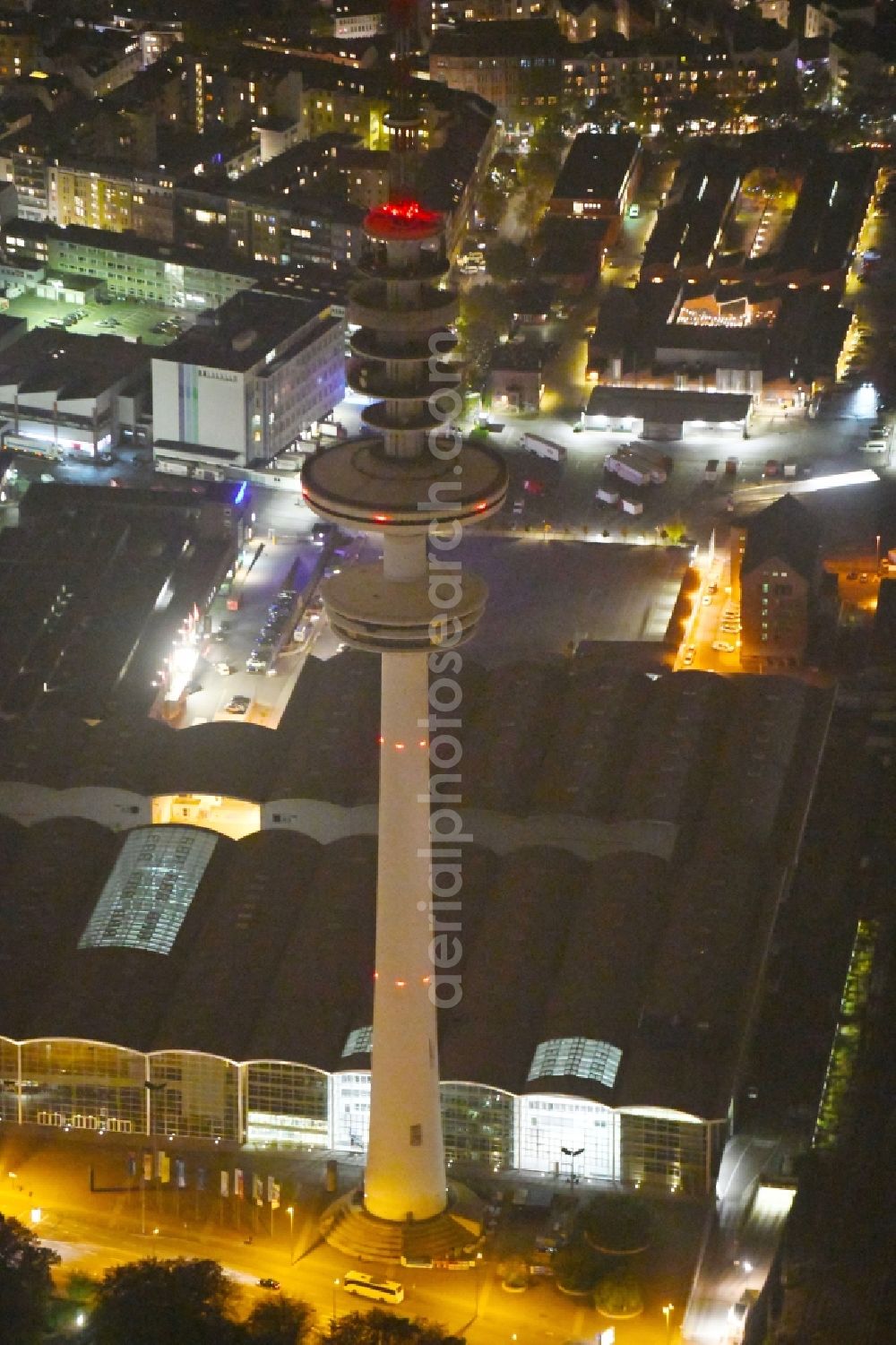 Aerial image at night Hamburg - Night lighting View of the Heinrich-Hertz-Turm in Hamburg