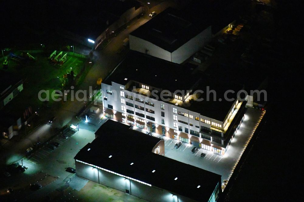 Aerial image at night Hamburg - Night lighting company grounds and facilities on Hammer Deich in the district Hamm in Hamburg, Germany