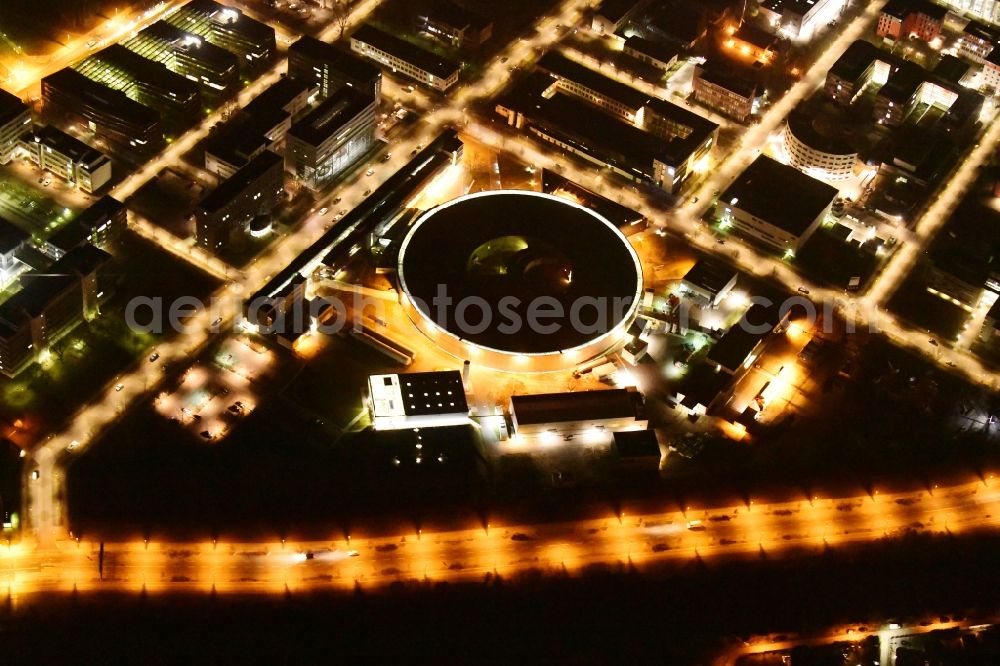Berlin at night from the bird perspective: Night lighting research building and office complex Elektronen- Speicherring BESSY - Synchrotronstrahlungsquelle in the district Adlershof in Berlin, Germany