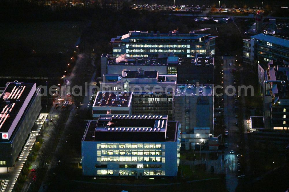 München at night from the bird perspective: Night lighting research building and office complex Munich Cluster for Systems Neurology (SyNergy) on street Feodor-Lynen-Strasse in the district Hadern in Munich in the state Bavaria, Germany