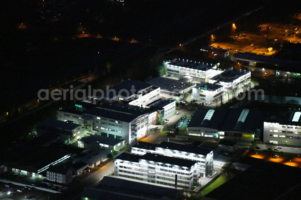Aerial photograph at night Wolfsburg - Night lighting Research building and office complex VOLKE Entwicklungsring SE on Daimlerstrasse in the district Hesslingen in Wolfsburg in the state Lower Saxony, Germany