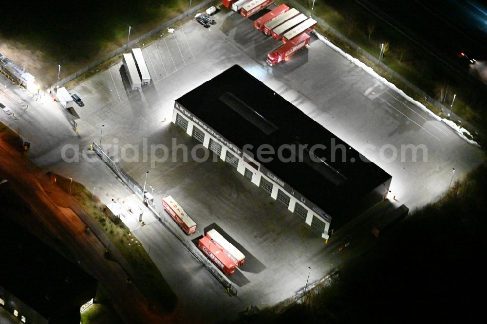 Aerial photograph at night Reinfeld - Night lighting car wash building - car wash LKW-Waschcenter on Barnitzer Strasse in the district Klein Barnitz in Reinfeld in the state Schleswig-Holstein, Germany