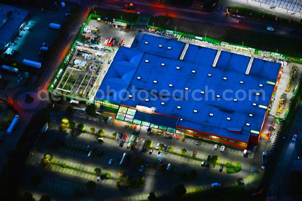 Lindenberg at night from the bird perspective: Night lighting building of the construction market of Globus Lindenberg in Lindenberg in the state Brandenburg