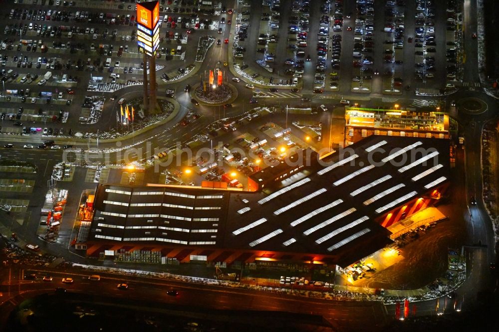 Aerial image at night Lübeck - Night lighting building of the construction market HORNBACH in the district Daenischburg - Siems - Rangenberg - Wallberg in Luebeck in the state Schleswig-Holstein, Germany