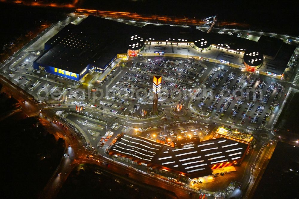 Aerial photograph at night Lübeck - Night lighting building of the construction market HORNBACH in the district Daenischburg - Siems - Rangenberg - Wallberg in Luebeck in the state Schleswig-Holstein, Germany