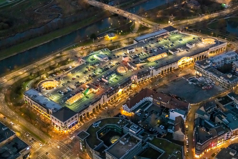 Aerial image at night Hamm - Night lighting building of the shopping center Allee-Center of the ECE projectmanagement with parking level in Hamm in the state North Rhine-Westphalia. In the picture as well the Ritter Passage