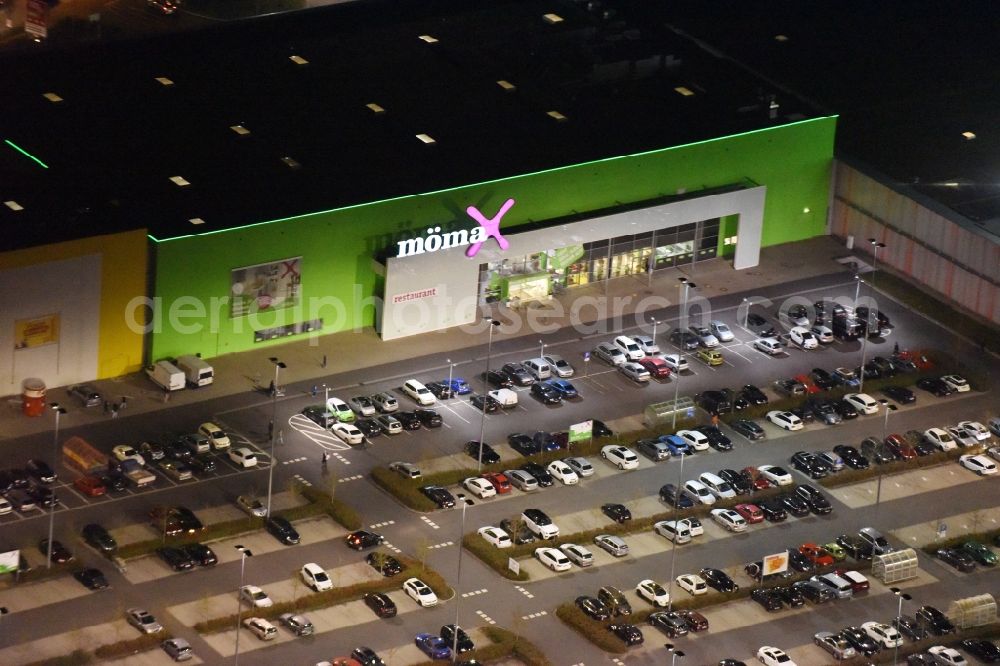 Eschborn at night from above - Night view Building of the store - furniture market moemax Eschborn on Elly-Beinhorn-Strasse in Sulzbach (Taunus) in the state Hesse