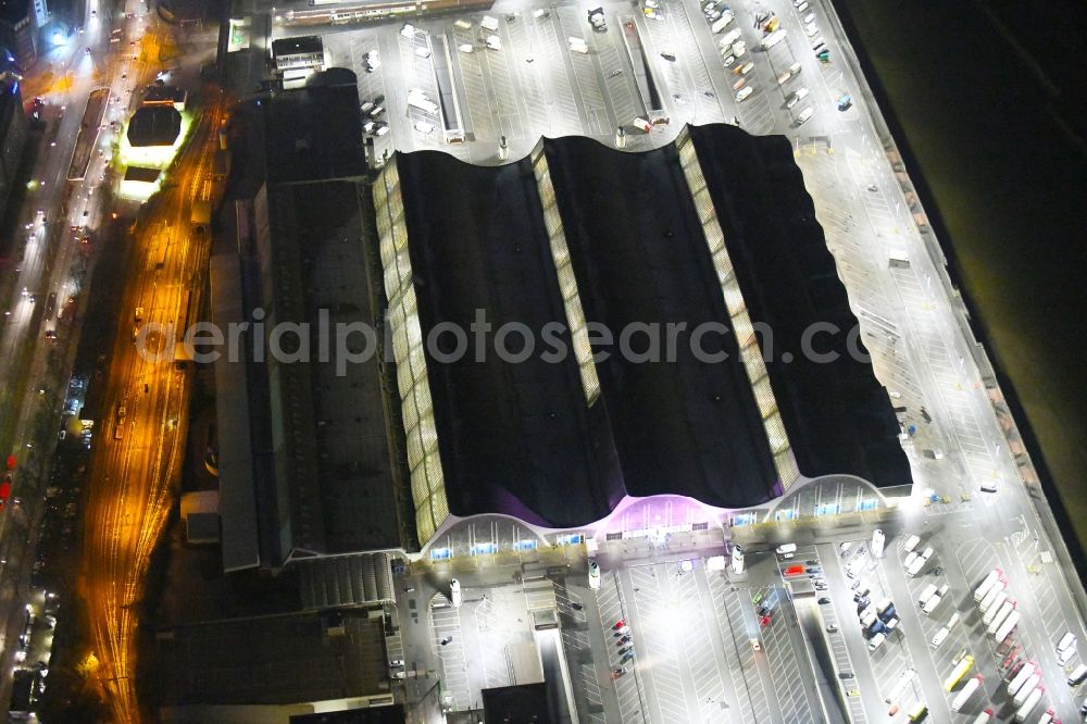 Aerial image at night Hamburg - Night lighting building of the wholesale center fuer Blumen , Obst and Gemuese in the district Hammerbrook in Hamburg, Germany
