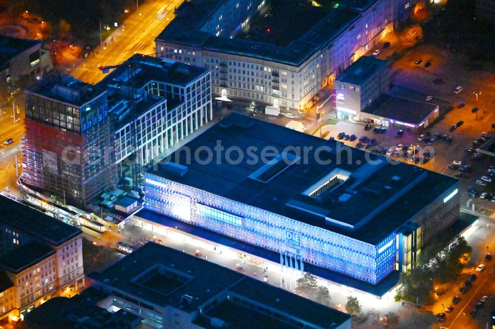 Aerial photograph at night Magdeburg - Night lighting building of department store chain Galeria Karstadt in Magdeburg in the state Saxony-Anhalt
