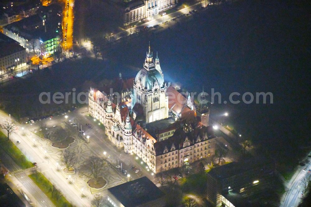 Aerial image at night Hannover - Night lighting City hall and administration building Neues Rathaus on Trammplatz square in Hannover in the state of Lower Saxony. The building is located on the pond Maschteich in the historical city center