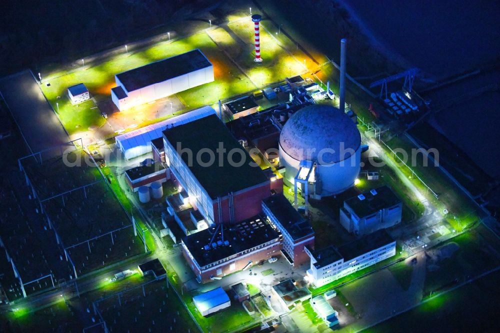Stade at night from the bird perspective: Night lighting building the decommissioned reactor units and systems of the NPP - NPP nuclear power plant in Stadersand in the state Lower Saxony