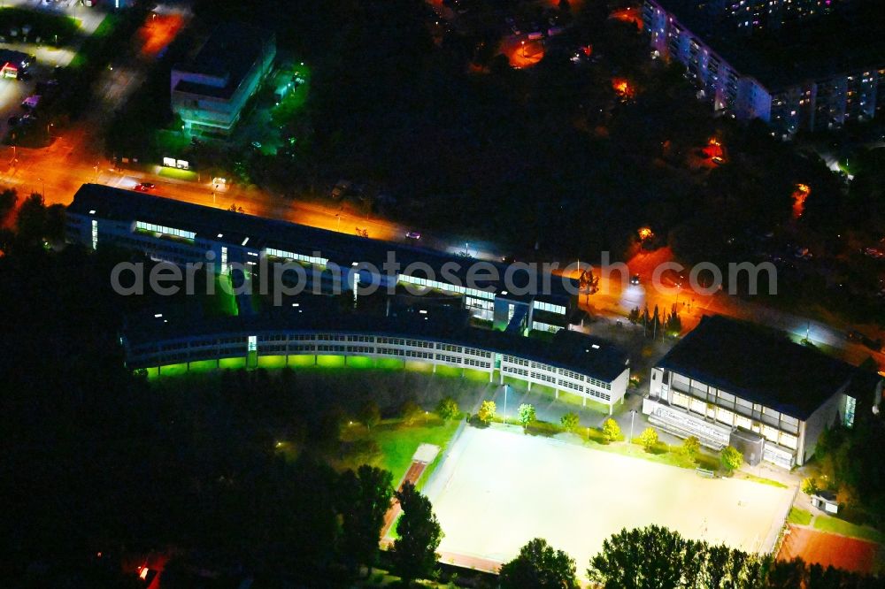 Aerial photograph at night Berlin - Night lighting building complex of the Vocational School Jane-Addams-Schule - OSZ Sozialwesen in the district Neu-Hohenschoenhausen in the district Hohenschoenhausen in Berlin, Germany