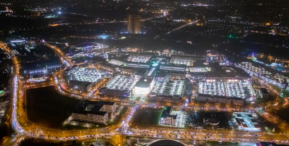 Oberhausen at night from the bird perspective: Night lighting building complex of the shopping mall Centro in Oberhausen in the state of North Rhine-Westphalia. The mall is the heart of the Neue Mitte part of the city and is located on Osterfelder Strasse