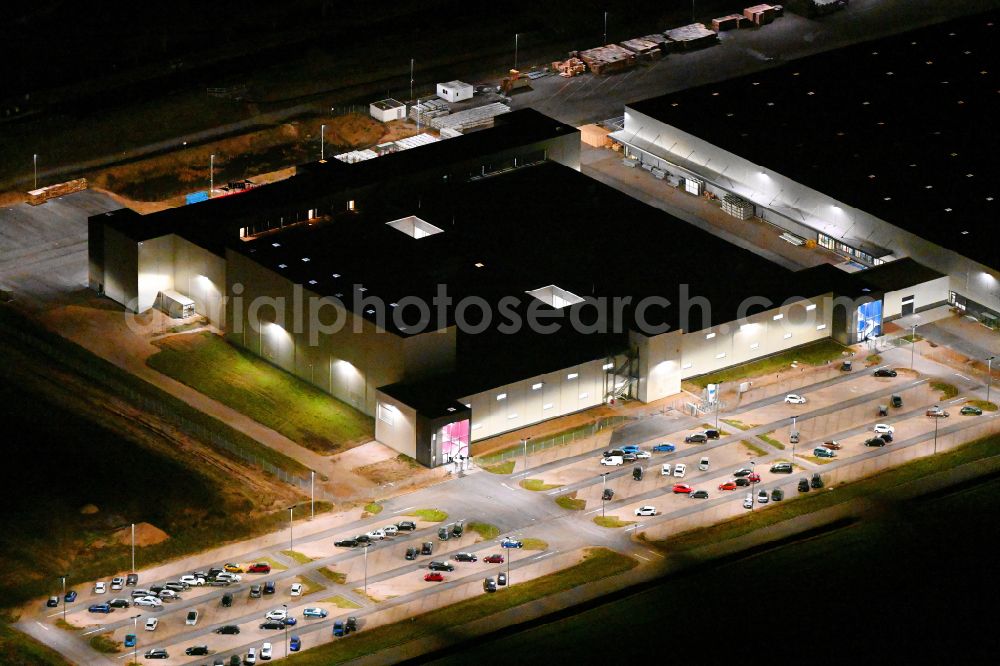 Aerial photograph at night Mühlhausen - Night lighting building complex and grounds of the logistics center DEHN Logistikcenter on street Am Ludwigskanal in Muehlhausen in the state Bavaria, Germany