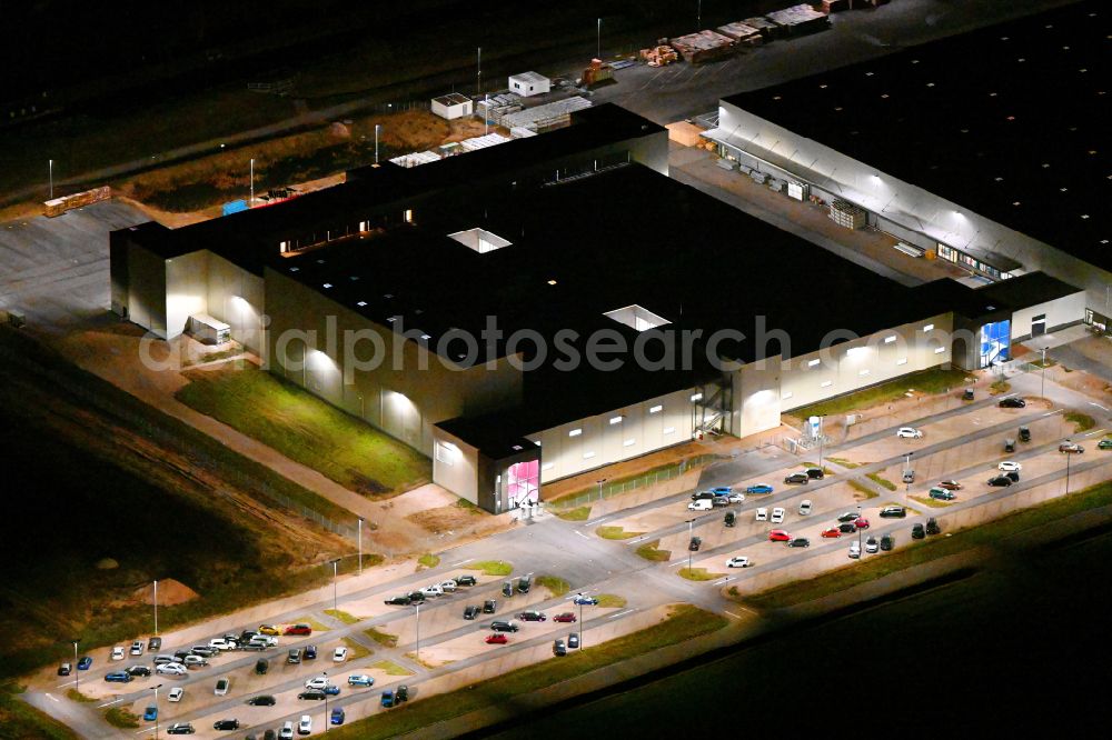 Aerial photograph at night Mühlhausen - Night lighting building complex and grounds of the logistics center DEHN Logistikcenter on street Am Ludwigskanal in Muehlhausen in the state Bavaria, Germany