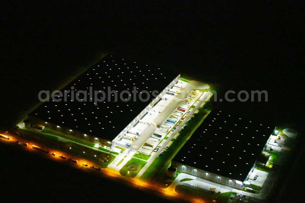 Kabelsketal at night from above - Night lighting Building complex and grounds of the logistics center DHL - Deutsche Post AG in the district Doelbau in Kabelsketal in the state Saxony-Anhalt, Germany