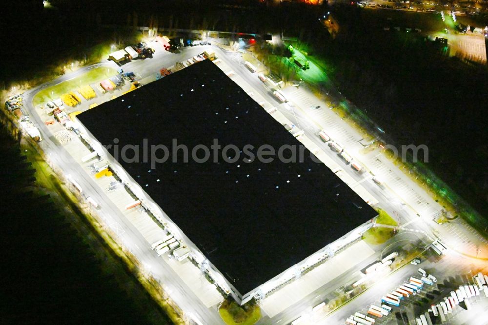 Aerial photograph at night Berlin - Night lighting building complex and grounds of the logistics center of Rewe Logistik GmbH on Altes Gaswerk Mariendorf in Berlin, Germany