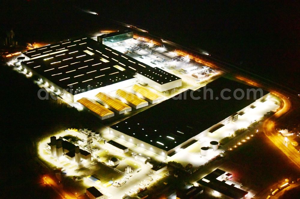 Aerial photograph at night Ludwigsfelde - Night lighting building complex and grounds of the logistics center of Volkswagen Original Teile Logistik GmbH & Co. KG (OTLG) in Ludwigsfelde in the state Brandenburg, Germany
