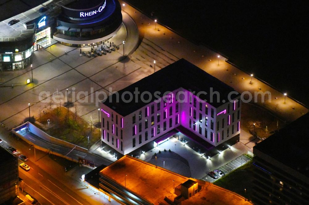 Aerial photograph at night Ludwigshafen am Rhein - Night lighting complex of the hotel building Moxy Ludwigshafen in Ludwigshafen am Rhein in the state Rhineland-Palatinate, Germany