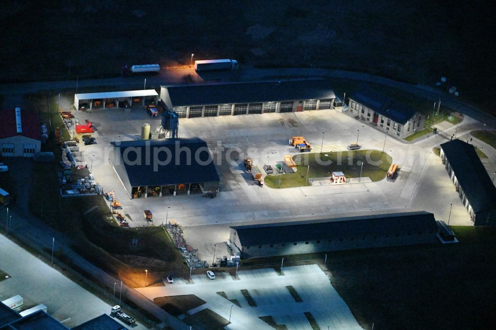 Aerial photograph at night Fahrbinde - Night lighting building complex and distribution center on the site the motorway maintenance authority in Fahrbinde on street Ahornstrasse in the state Mecklenburg - Western Pomerania, Germany