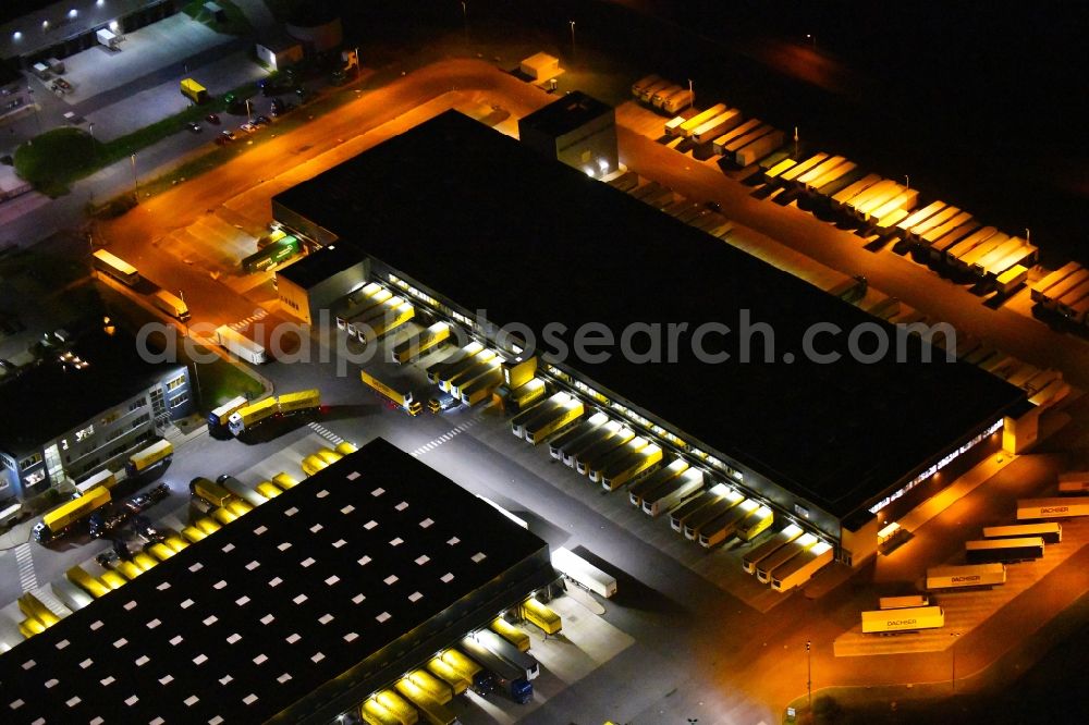 Aerial photograph at night Schönefeld - Night lighting building complex and distribution center on the site of DACHSER SE An den Gehren in Schoenefeld in the state Brandenburg, Germany