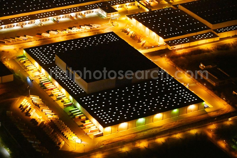 Erfurt at night from above - Night lighting Building complex and distribution center on the site of IKEA Zentrallagers In of Langen Else in the district Buessleben in Erfurt in the state Thuringia, Germany