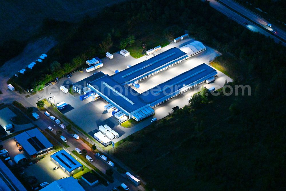 Aerial photograph at night Bernau - Night lighting building complex and distribution center on the site GLS on Ringstrasse in the district Schoenow in Bernau in the state Brandenburg, Germany