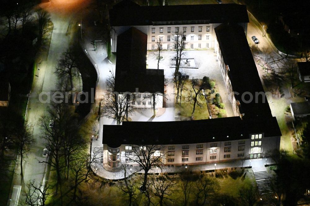 Aerial image at night Schwerin - Night lighting building complex of the Ministry for Agriculture and Environment Mecklenburg-Western Pomerania on Paulshoeher Weg in the district Ostorf in Schwerin in the state Mecklenburg - Western Pomerania, Germany