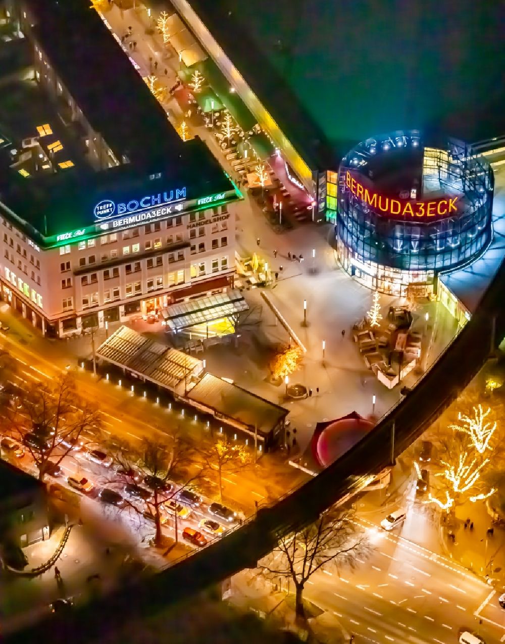 Bochum at night from the bird perspective: Night lighting the grounds of the Bermuda Triangle in Bochum's entertainment district with restaurants and clubs in the city