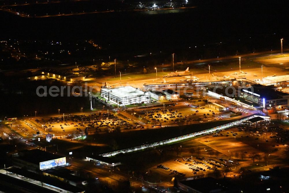 Aerial photograph at night Schönefeld - Night lighting Runway with hangar taxiways and terminals on the grounds of the airport Berlin-Schoenefeld in Schoenefeld in the state Brandenburg, Germany