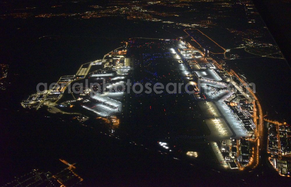 Aerial photograph at night Frankfurt am Main - Night lighting runway with hangar taxiways and terminals on the grounds of the airport in Frankfurt in the state Hesse, Germany