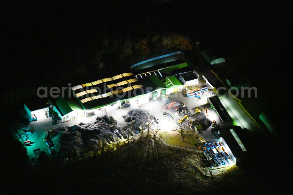 Aerial image at night Fehrbellin - Night lighting Site waste and recycling sorting of CABLO Metall-Recycling & Handel GmbH in Fehrbellin in the state Brandenburg, Germany
