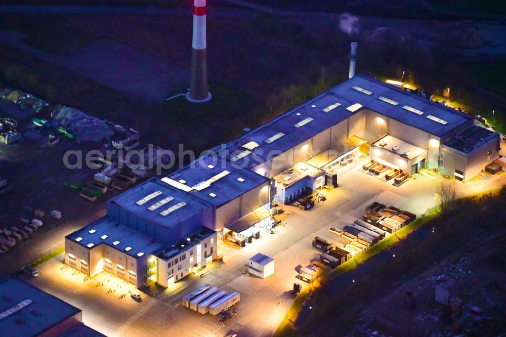 Berlin at night from the bird perspective: Night lighting site waste and recycling sorting of MPS Betriebsfuehrungsgesellschaft mbH Am Vorwerk in the district Buch in Berlin, Germany