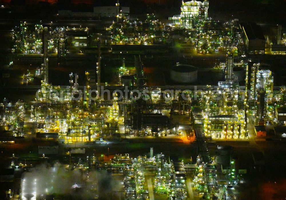 Aerial image at night Schwedt/Oder - Night lighting Site of PCK Refinery GmbH, a petroleum processing plant in Schwedt / Oder in the northeast of the state of Brandenburg