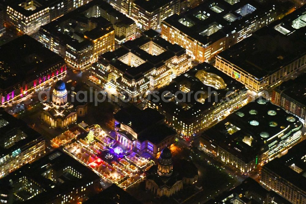 Berlin at night from the bird perspective: Night lighting Place area Gendarmenmarkt with the building ensemble German and French Cathedral, Schauspielhaus in Berlin Mitte
