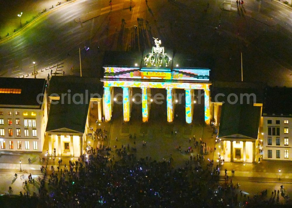 Aerial photograph at night Berlin - Night lighting Tourist attraction of the historic monument Brandenburger Tor on Pariser Platz - Unter den Linden in the district Mitte in Berlin, Germany