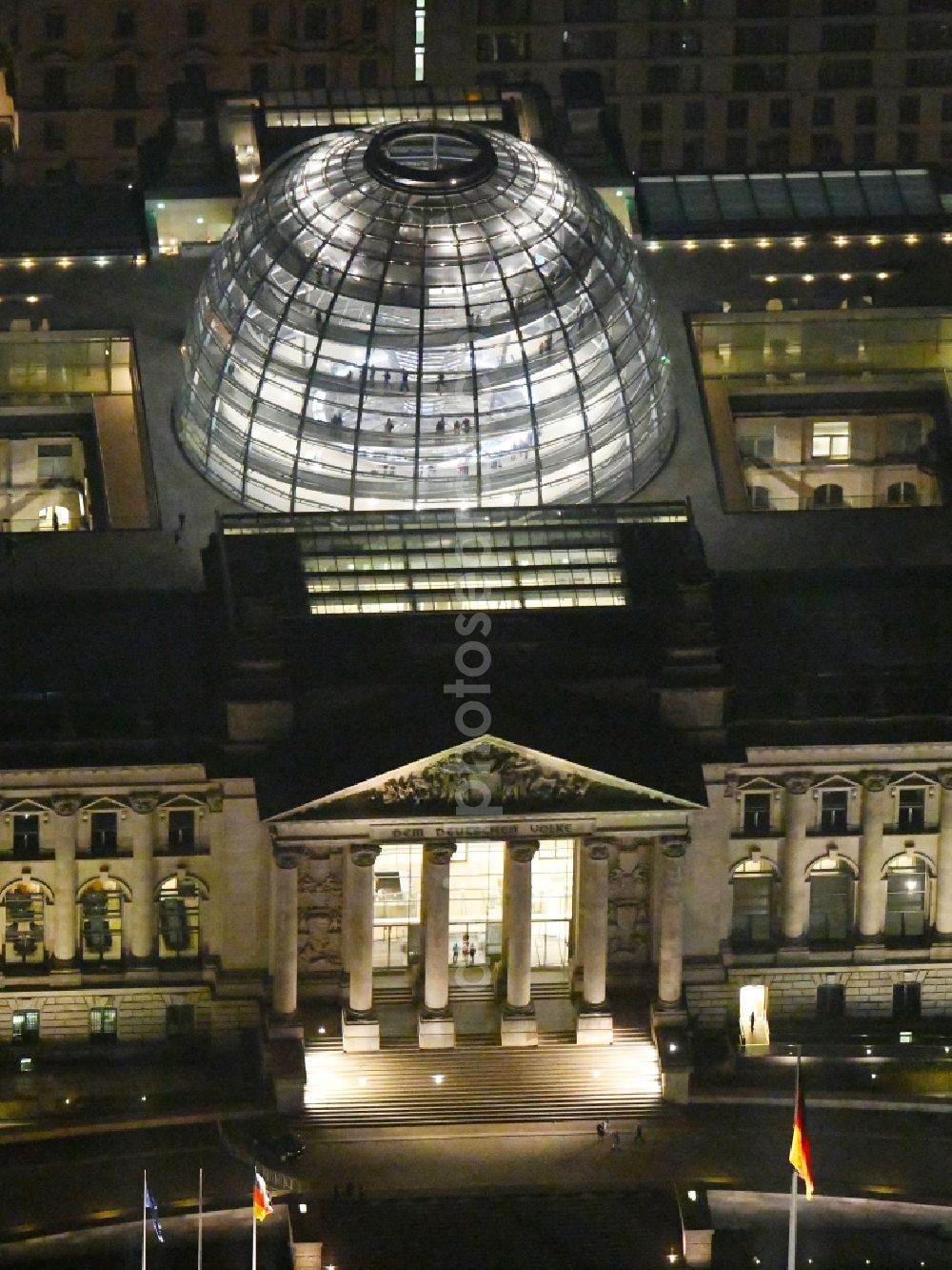 Berlin at night from the bird perspective: Night lighting Glass dome on the roof of Reichstag in Berlin on the Spree sheets in Berlin - Mitte