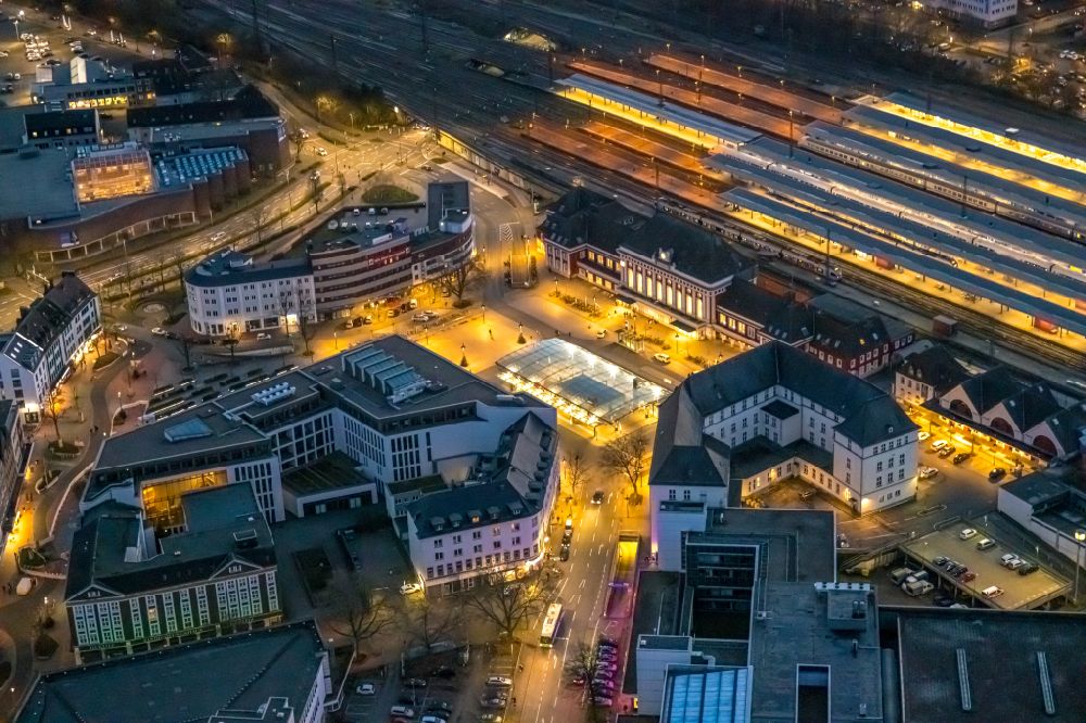 Aerial photograph at night Hamm - Night lighting station railway building of the Deutsche Bahn in Hamm in the state North Rhine-Westphalia, Germany