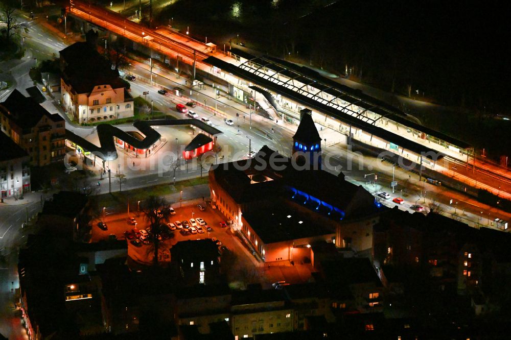 Aerial photograph at night Jena - Night lighting station railway building of the Deutsche Bahn Paradiesbahnhof in Jena in the state Thuringia, Germany