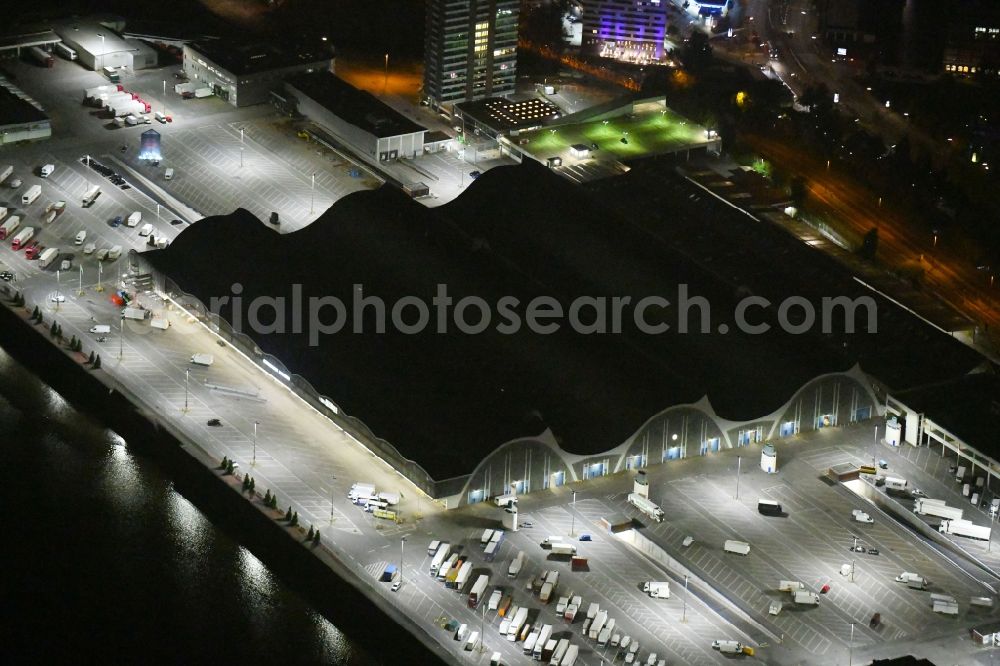 Hamburg at night from the bird perspective: Night lighting Building of the wholesale center for flowers, fruits and vegetables in Hamburg, Germany
