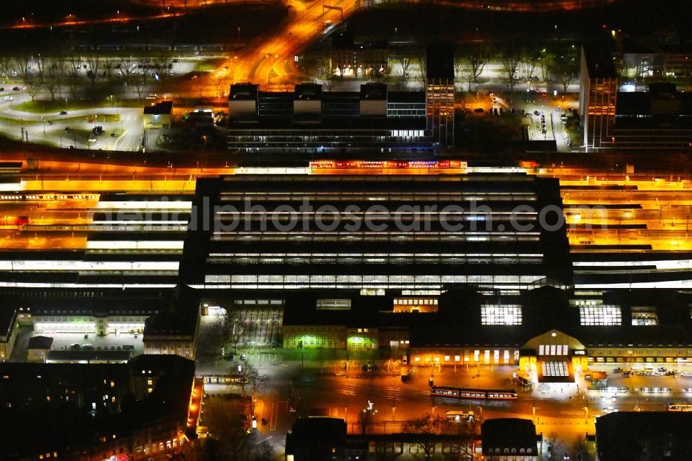 Aerial photograph at night Karlsruhe - Night lighting track progress and building of the main station of the railway in the district Suedweststadt in Karlsruhe in the state Baden-Wurttemberg, Germany