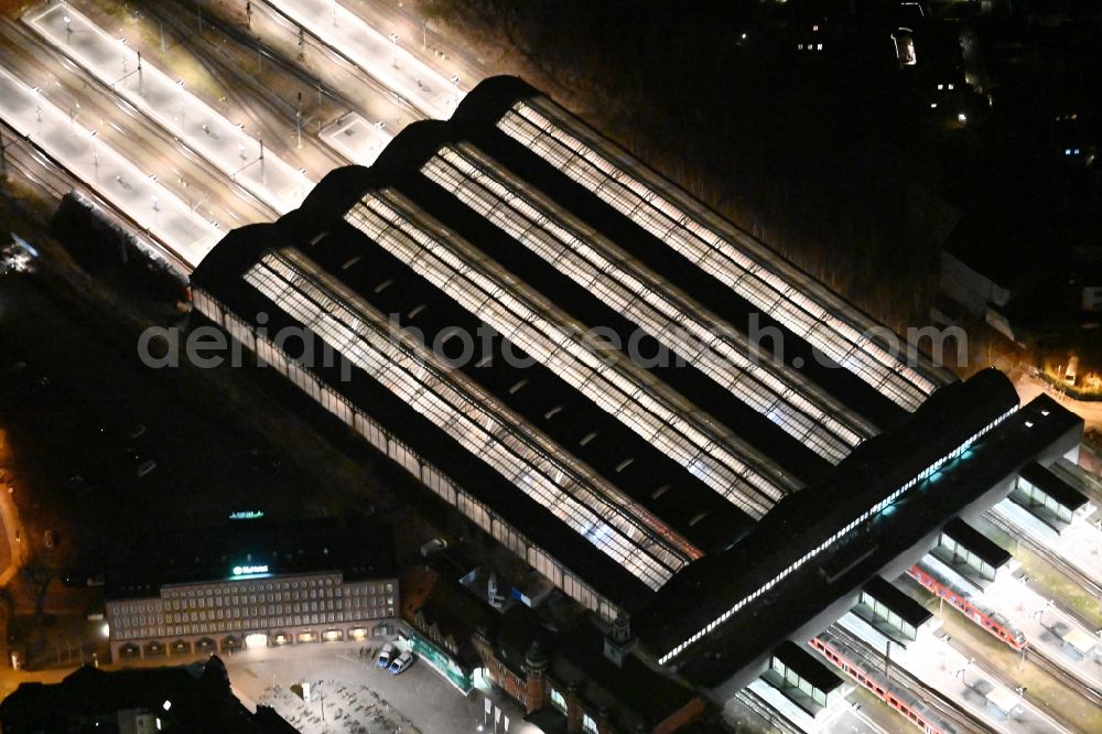 Aerial photograph at night Lübeck - Night lighting main station of the railway in the district Sankt Lorenz Sued in Luebeck in the state Schleswig-Holstein