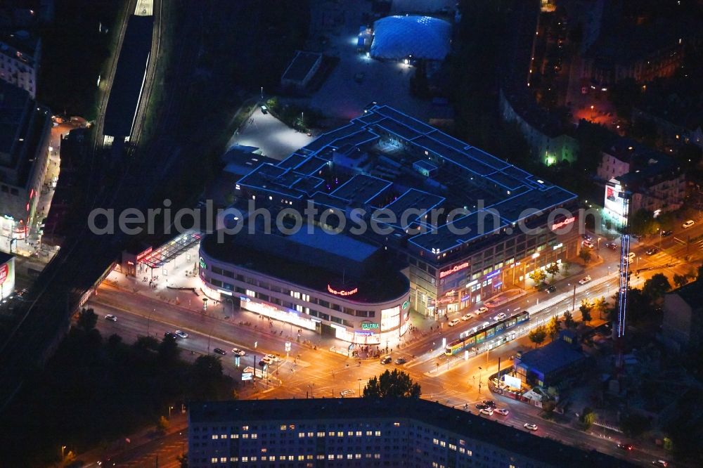 Berlin at night from the bird perspective: Night lighting building of the shopping center Ring Center 2 Am Containerbahnhof in the district Lichtenberg in Berlin, Germany. Up to date, previously unused parking deck of a new built hotel with SKYPARK hotel room modules