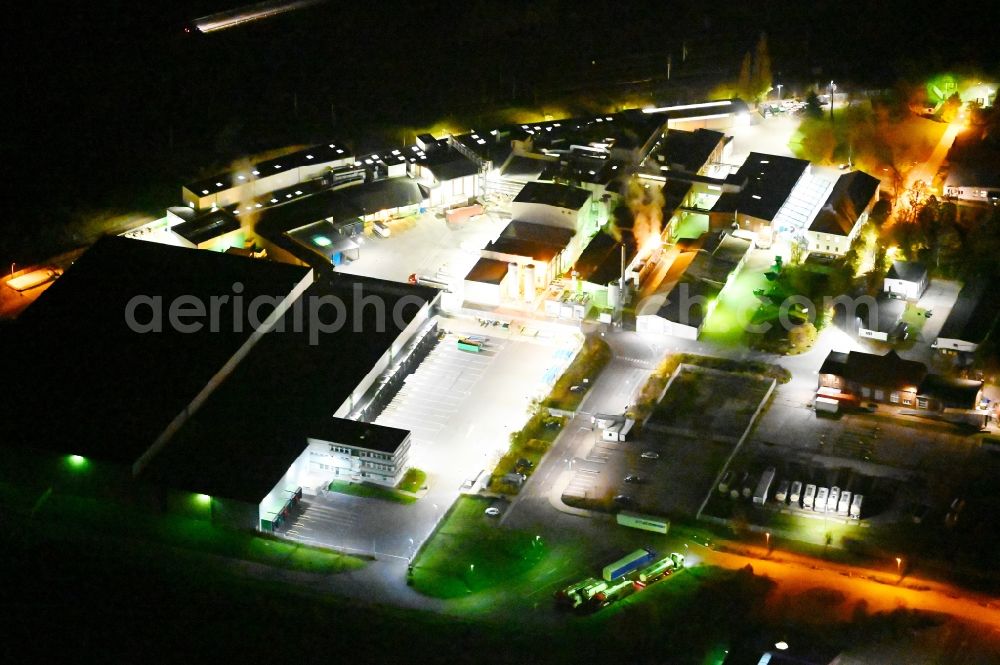 Aerial photograph at night Lutherstadt Wittenberg - Night lighting industrial and commercial area along the Thedinghauser Strasse in the district Pratau in Lutherstadt Wittenberg in the state Saxony-Anhalt, Germany