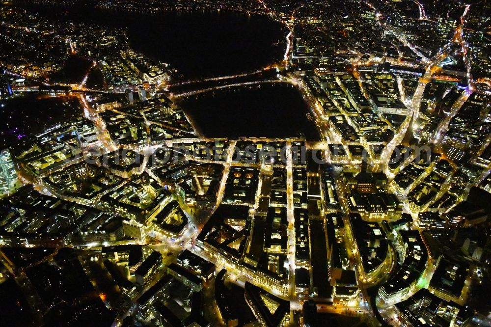 Aerial photograph at night Hamburg - Night lighting city view of the downtown area on the shore areas of Binnenalster and Aussenalster in the district Zentrum in Hamburg, Germany