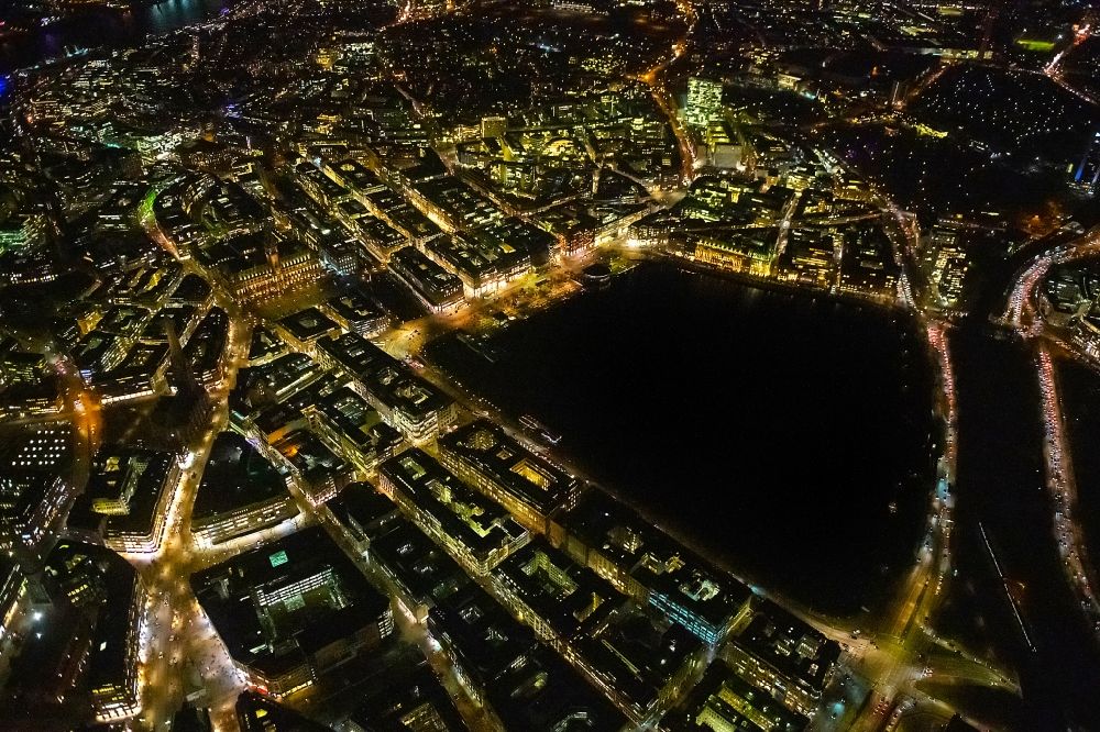 Aerial photograph at night Hamburg - Night lighting city view of the downtown area on the shore areas of Binnenalster Am Jungfernstieg in the district Altstadt in Hamburg, Germany