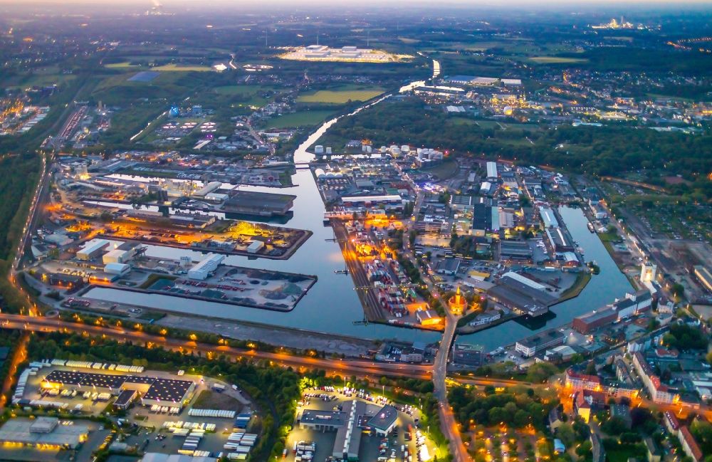 Aerial photograph at night Dortmund - Night lighting quays and boat moorings at the port of the inland port Dortmunder Hafen AG on Speicherstrasse in Dortmund at Ruhrgebiet in the state North Rhine-Westphalia, Germany