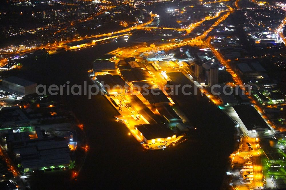 Lübeck at night from the bird perspective: Night lighting quays and boat moorings at the port of the inland port on shore of Trave in the district Falkenfeld - Vorwerk in Luebeck in the state Schleswig-Holstein, Germany
